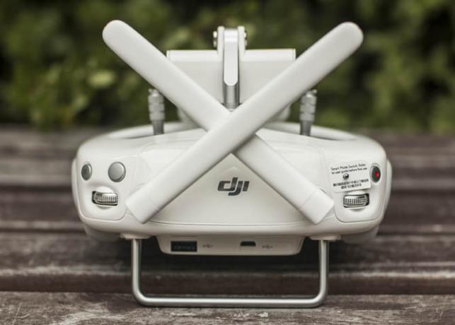 DJI Phantom 4 Pregled phantom4 daljinski