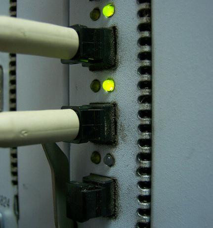 Kako delujejo internetne povezave podjetja