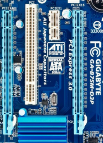 PCIe reže x16 x4