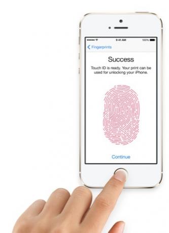 Apple predstavil iPhone 5s s funkcijo Touch ID, hitrejšim procesorjem in novimi funkcijami fotoaparata