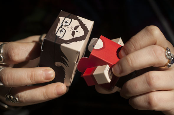 Oblikujte, naročite in sestavite svojo osebno mini figuro z Foldable.me [Giveaway] DSC 0110