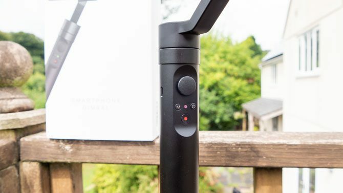 Yi pametni telefon Gimbal: svilnato gladki posnetki, a bi lahko bil boljši z gibalno krmilno palico 670x377
