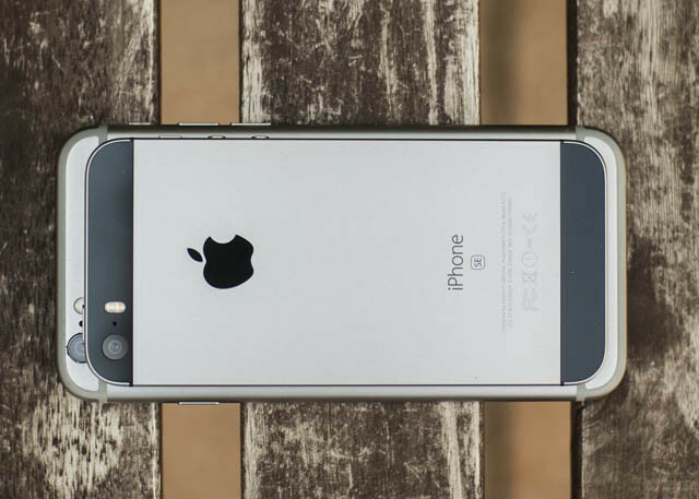 iphone se črna petka