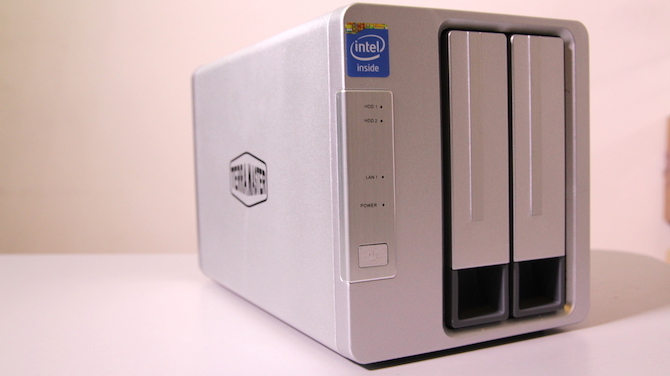 TerraMaster F2-220 Spredaj