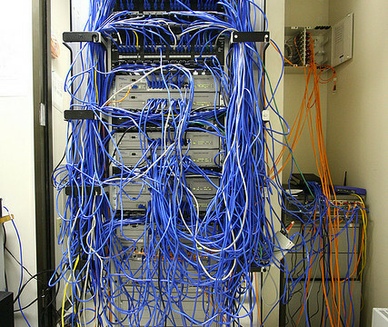 Kako delujejo internetne povezave podjetja t1internet