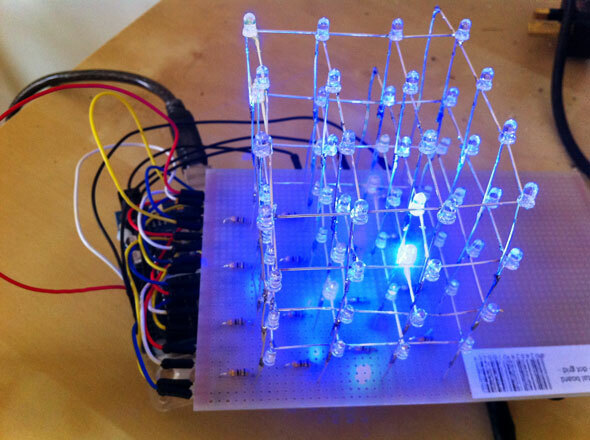 Kako narediti pulzirajočo Arduino LED kocko, ki je videti, kot da bi prišla iz prihodnosti končana kocka 4x4x4