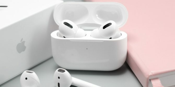 Apple AirPods in AirPods Pro