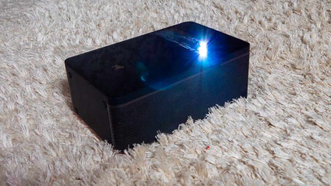 Pregled PuppyCube: spremenite katero koli površino v interaktivno puppycube na dotik na tleh