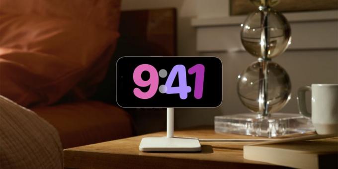 Lebdenje številčnice ure v načinu pripravljenosti v sistemu iOS 17