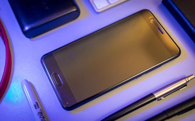 Blackview P6000 ima ogromno baterijo, toda za to velja Blackview P6000 6